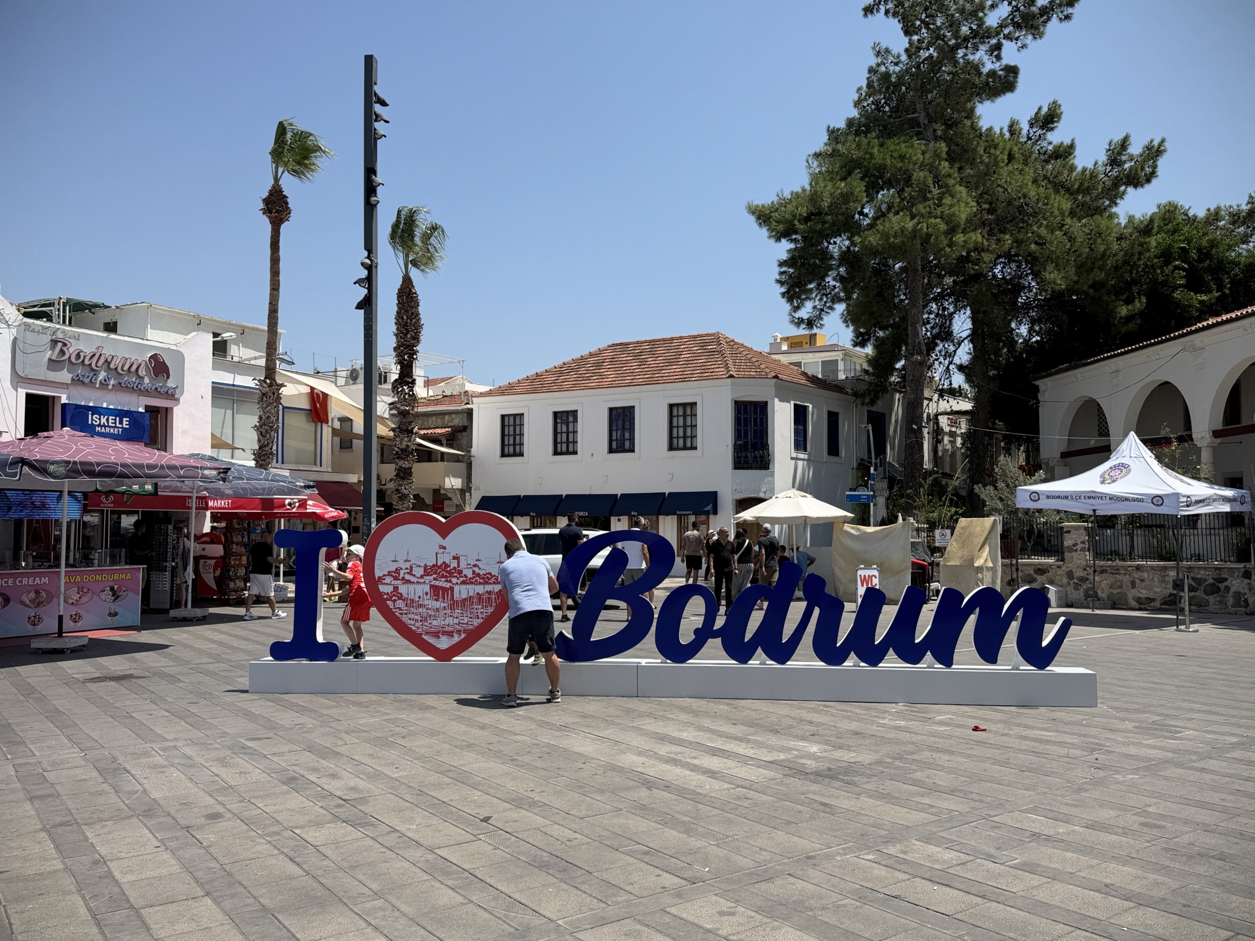 I Love Bodrum Schriftzug am Hafenplatz